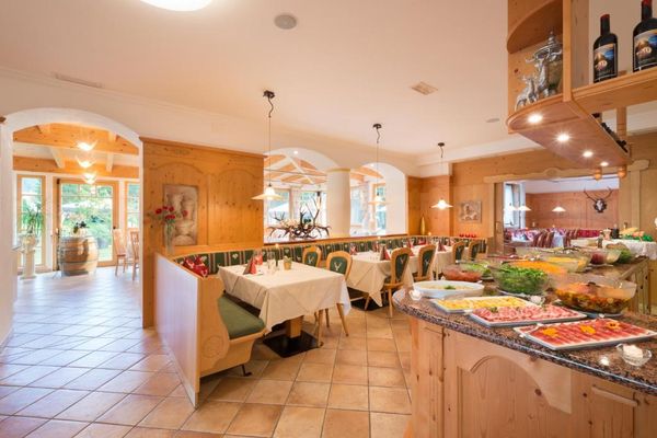 Apparthotel Germania dining