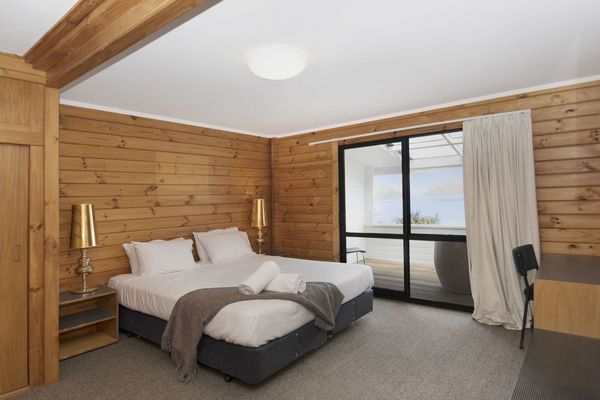 Bedroom-at-the-Portage