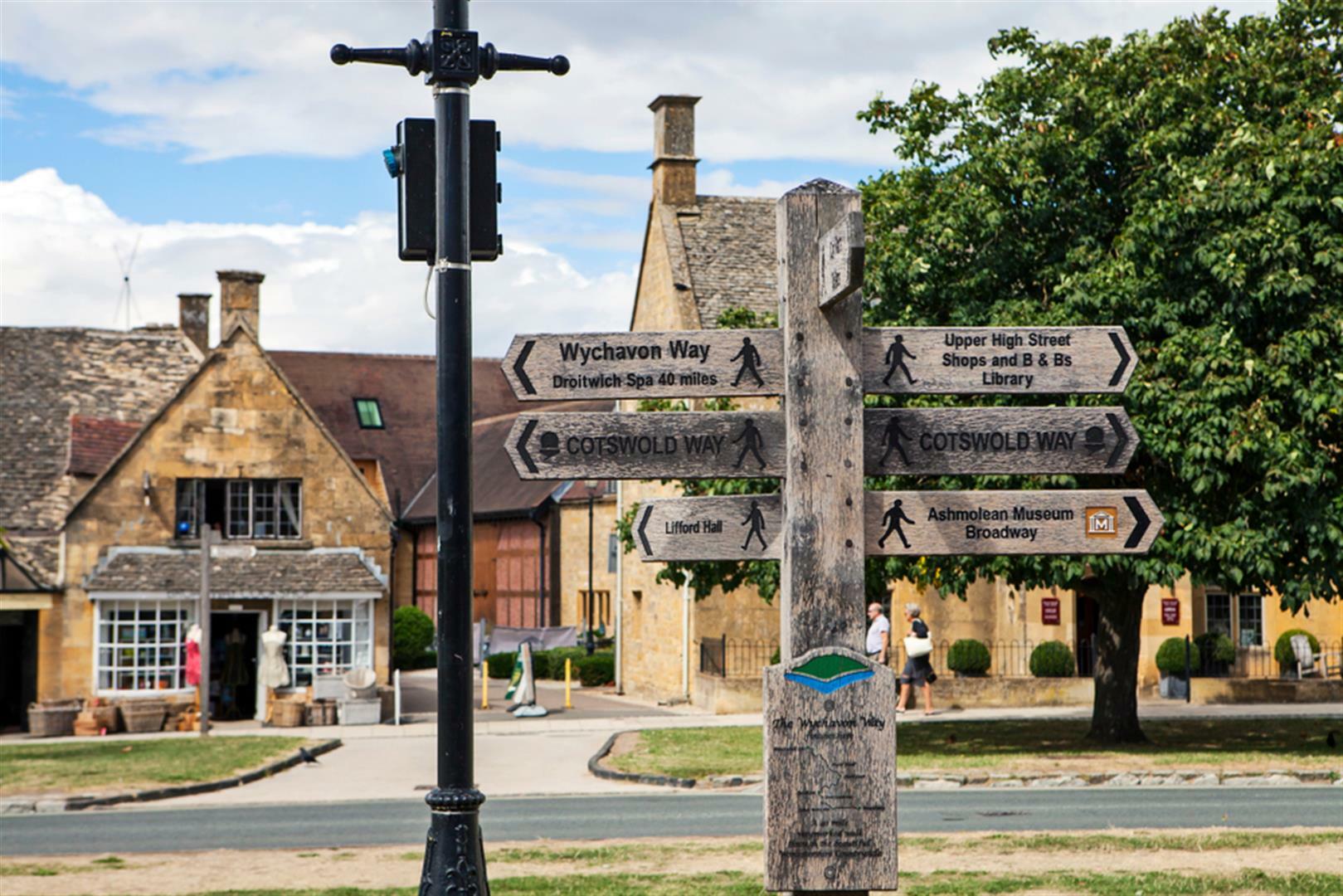 Cotswolds Villages, Trails & Stratford-upon-Avon: 4 Star English B&B's - 7 Days