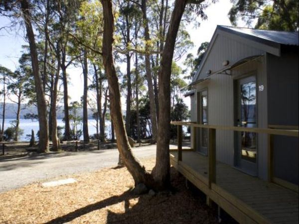 Cabins-at-Lake-St-Clair-Lodge