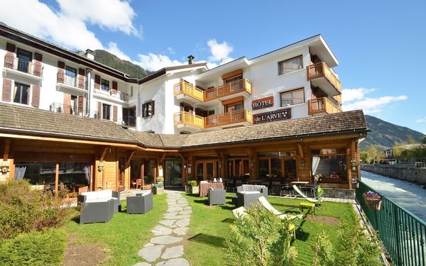 Exterior of Hotel L'Arve on the Tour du Mont Blanc