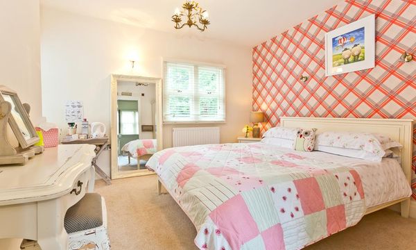 Heidis-Grasmere-Lodge-queen-Room