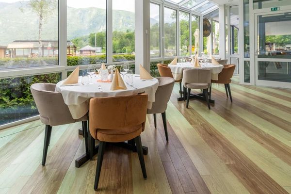 Hotel Jezero restaurant