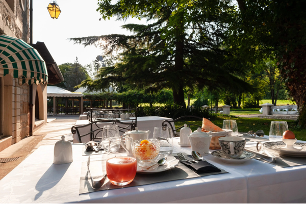 Hotel La Gentilhommiere breakfast 2 Nuits Saint Georges Burgundy France