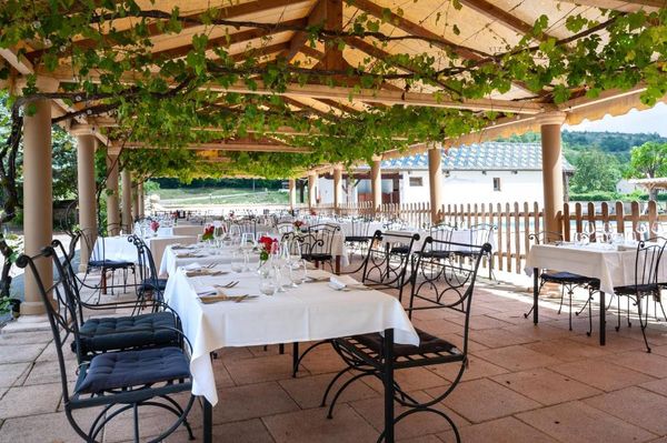 Hôtel La Gentilhommière outdoor dining