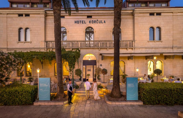 Hotel de la Ville Korcula outside view small2