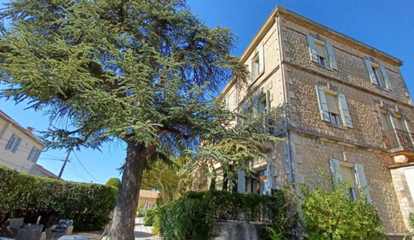 LE CASTELET DES ALPILLES OUTSIDE