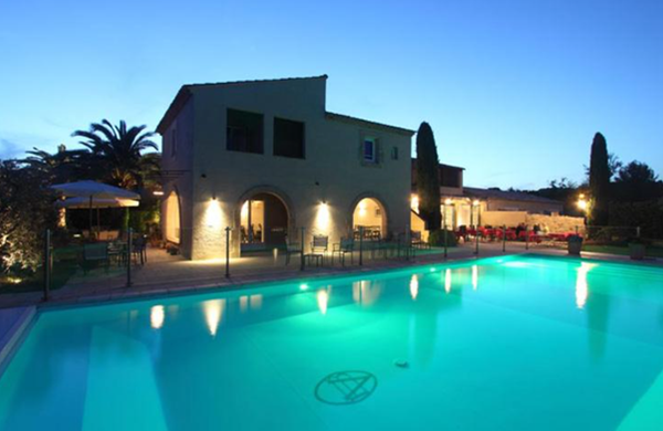 Le Val Baussenc restuarant pool