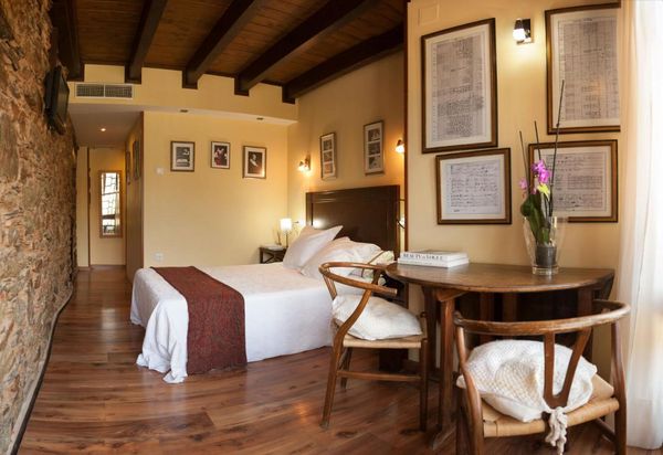 Puerta del Perdón hotel bedroom