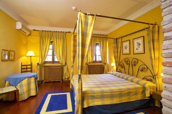 San Zoilo hotel bedroom 2