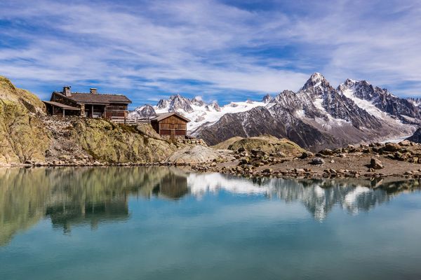 Serene-Lac-Blanc-with-Mountain-Reflections-in-Mont-Blanc