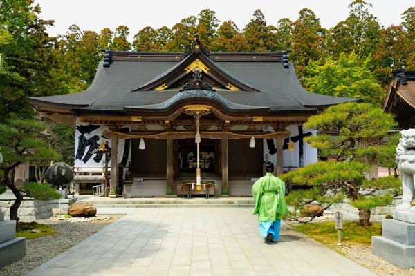 Shrine Visit in Traditional Attire at Hongu Taisha