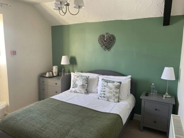 Swan Hotel in Wotton-under-Edge standard double room