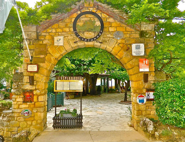 The Esplanade Domme entrance