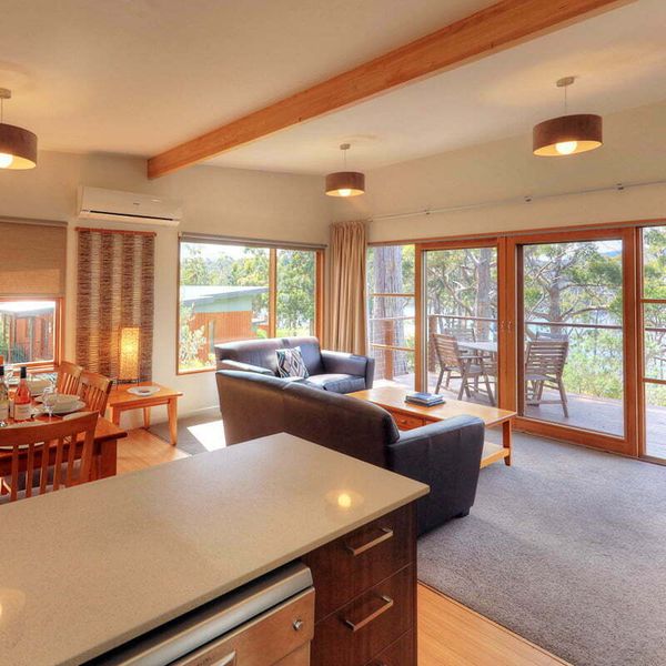 stewarts bay lodge spa chalet kitchen and lounge